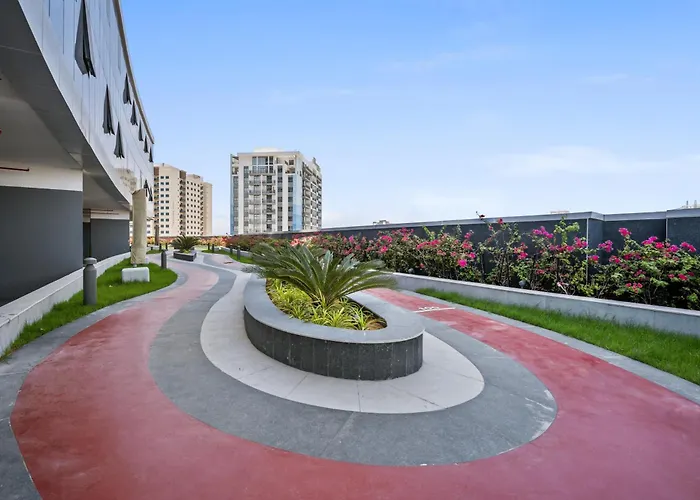 Sunny Studio In Vibrant Dubailand Area