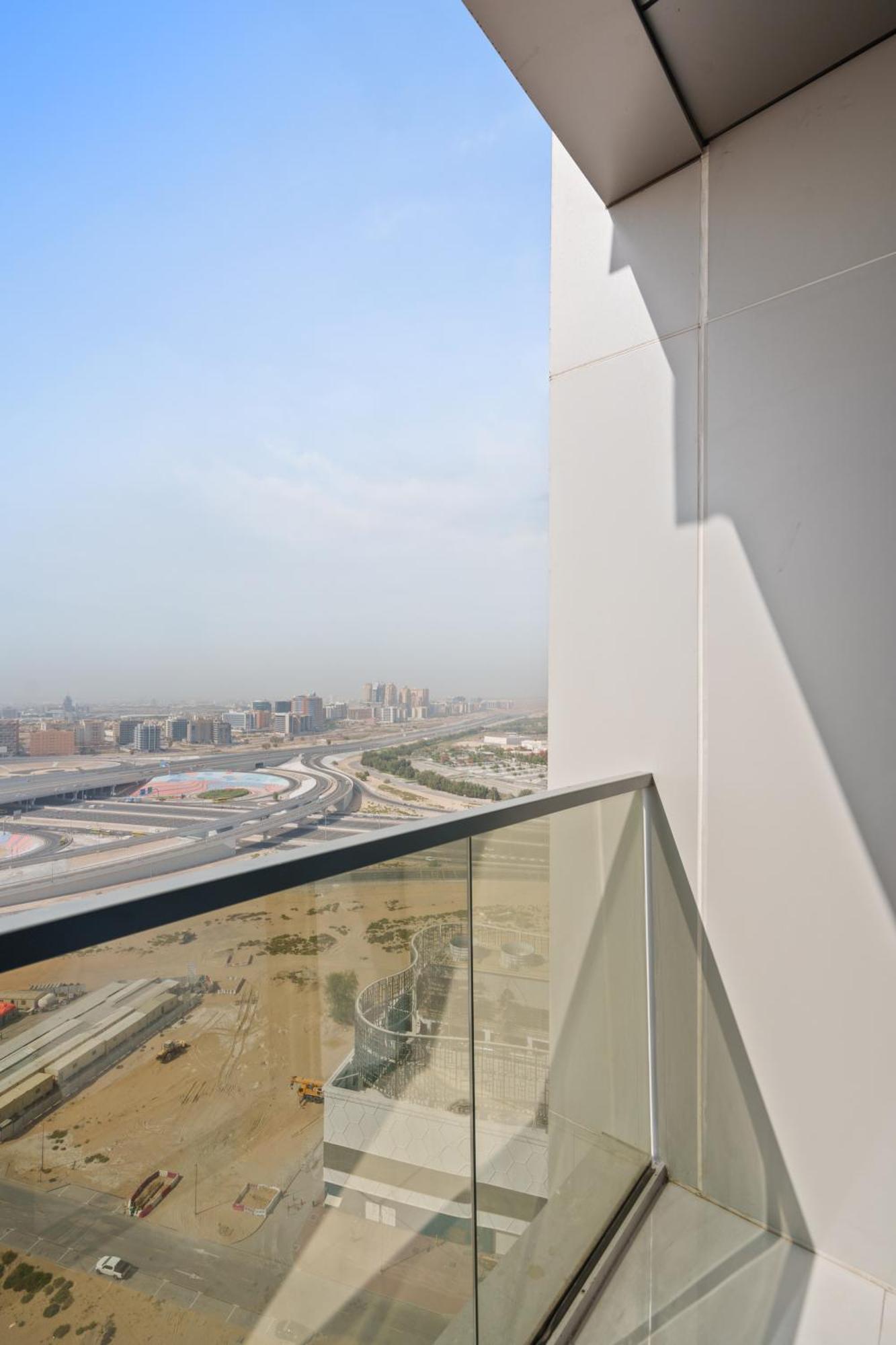 Sunny In Vibrant Dubailand Area Apartment *