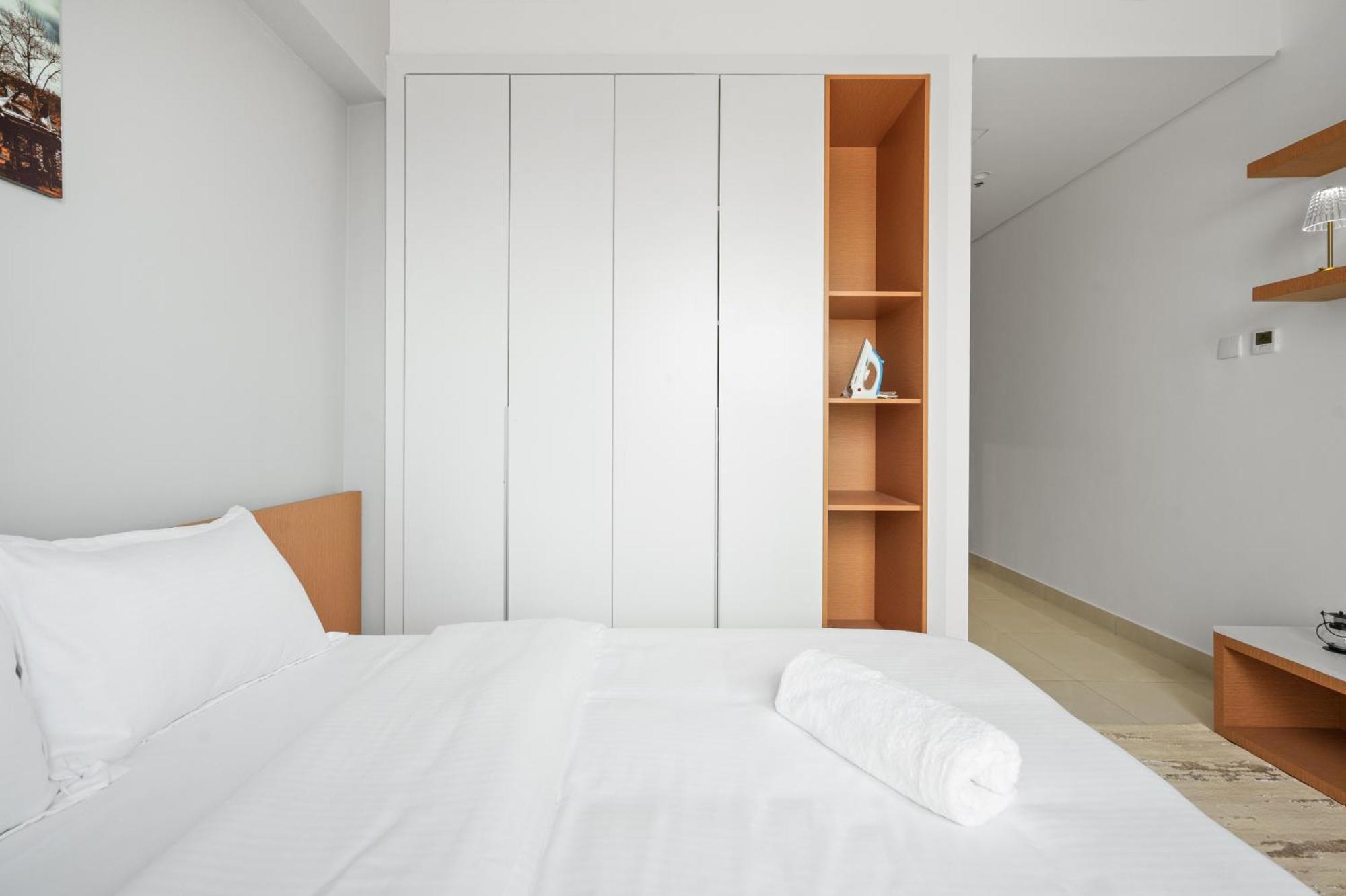 Sunny In Vibrant Dubailand Area Apartment Dubai