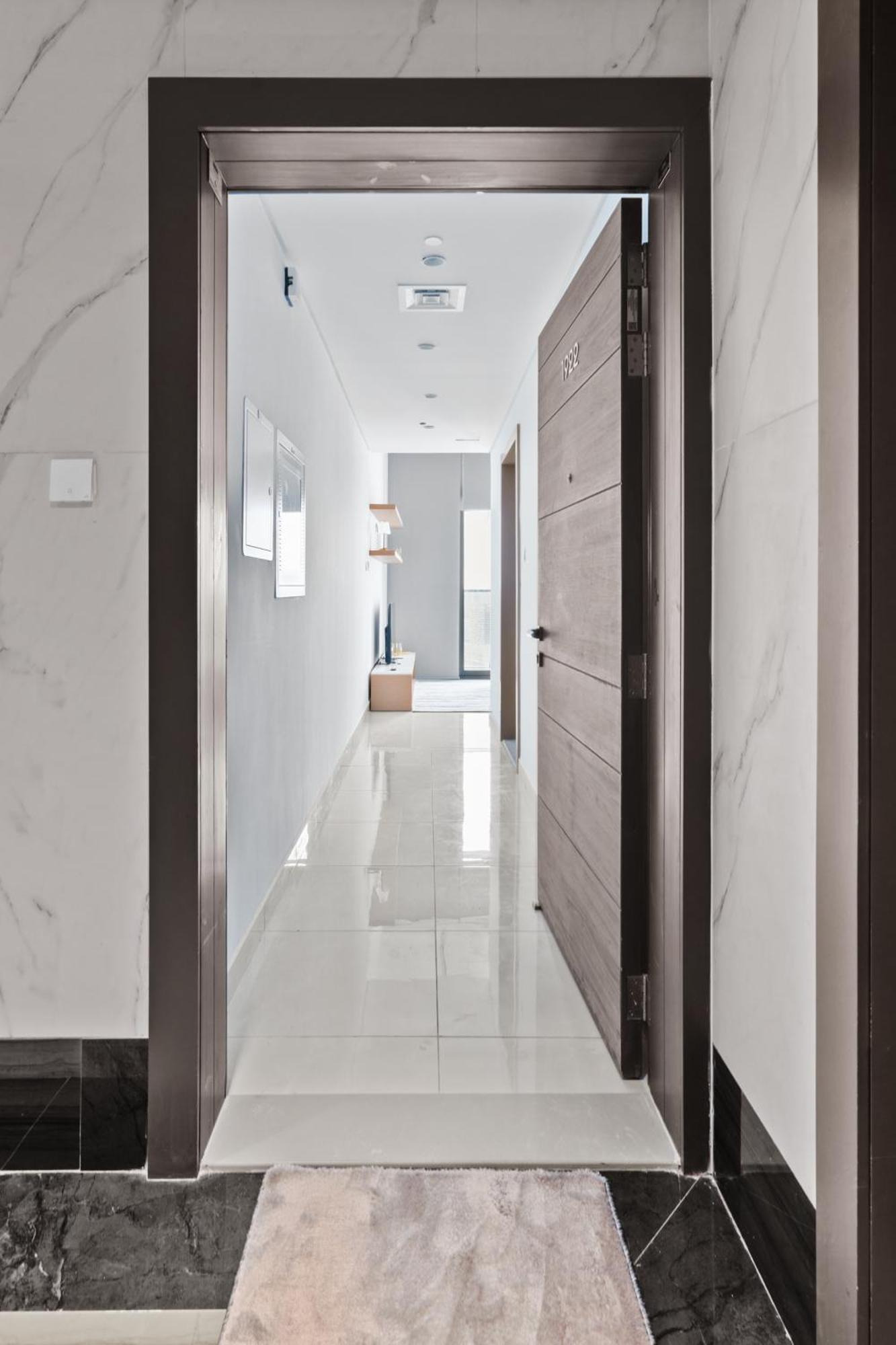 Sunny In Vibrant Dubailand Area Apartment *