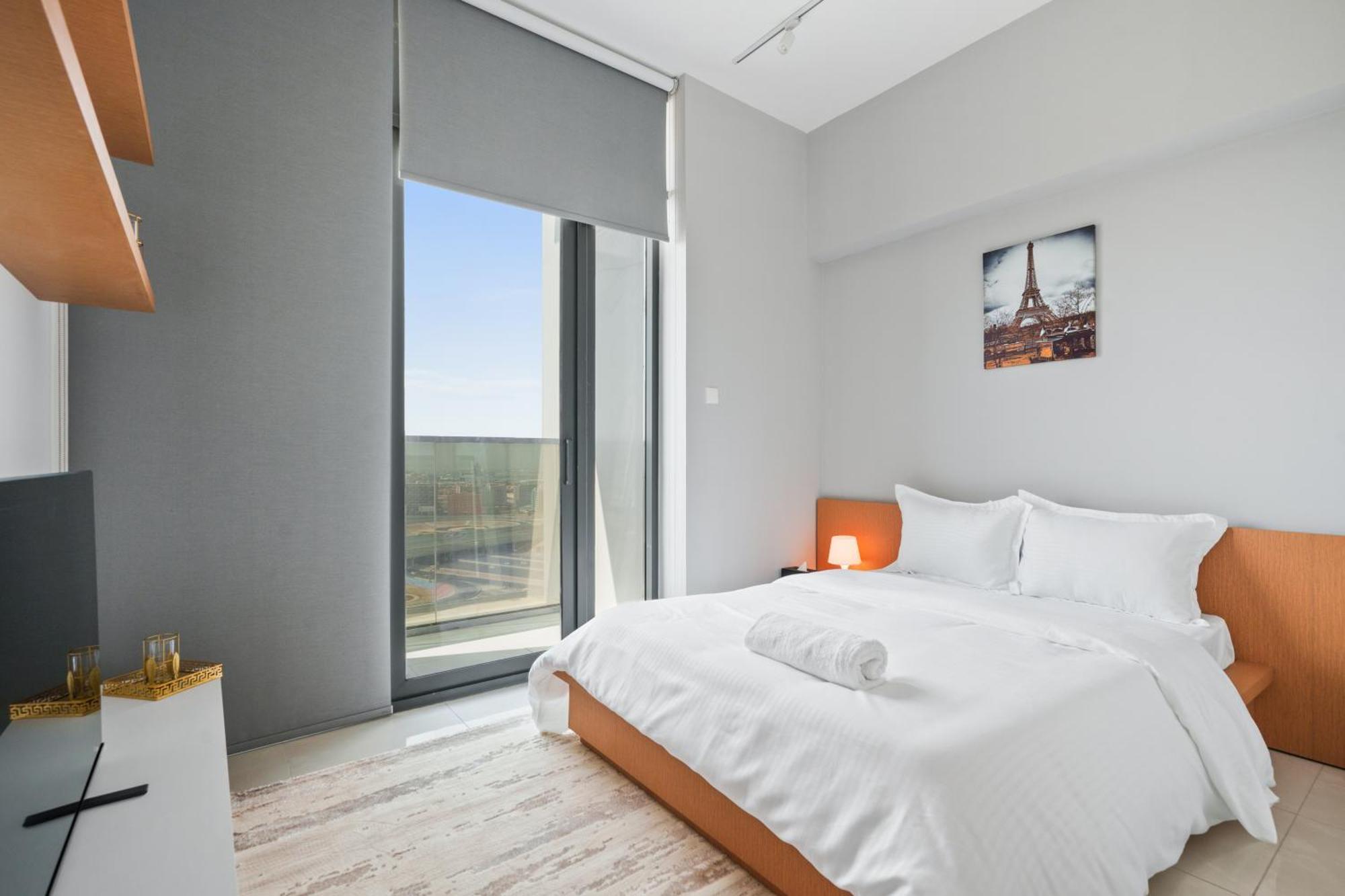 Sunny In Vibrant Dubailand Area Apartment Dubai
